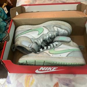 Girls 5.5 Nike shoes